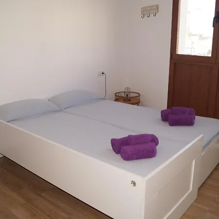 Casa Amara Y Julia Cotillo