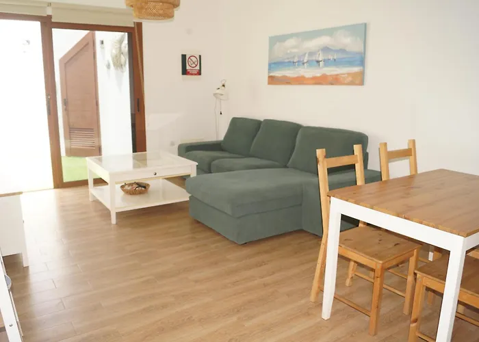 Casa Amara Y Julia Cotillo